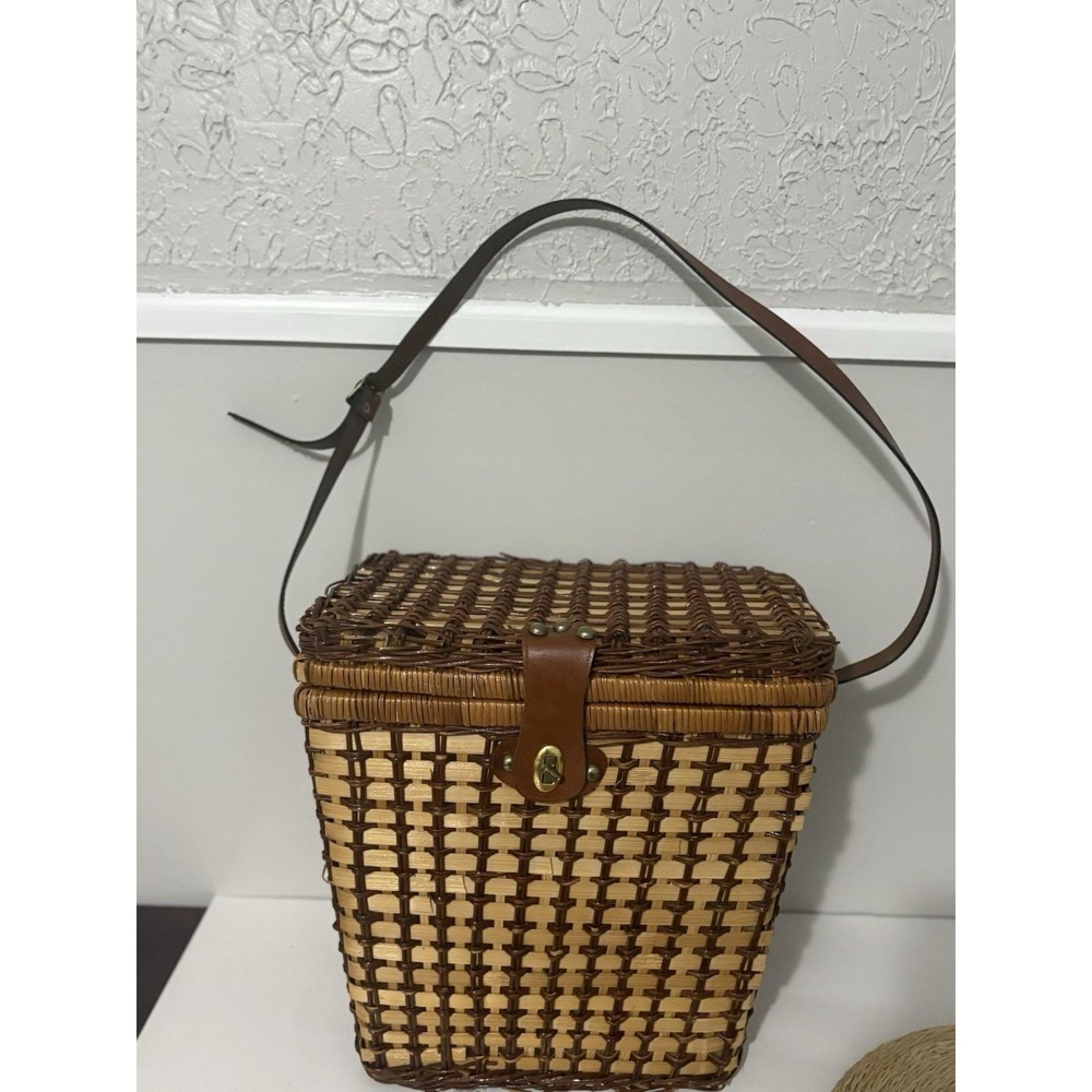 Vtg Wicker English Picnic Basket w/Lid and Long Leather Shoulder Strap